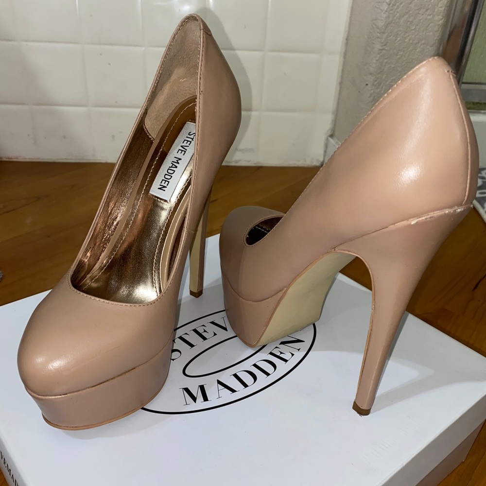 Steve Madden nude heels. Women’s sz 8.
